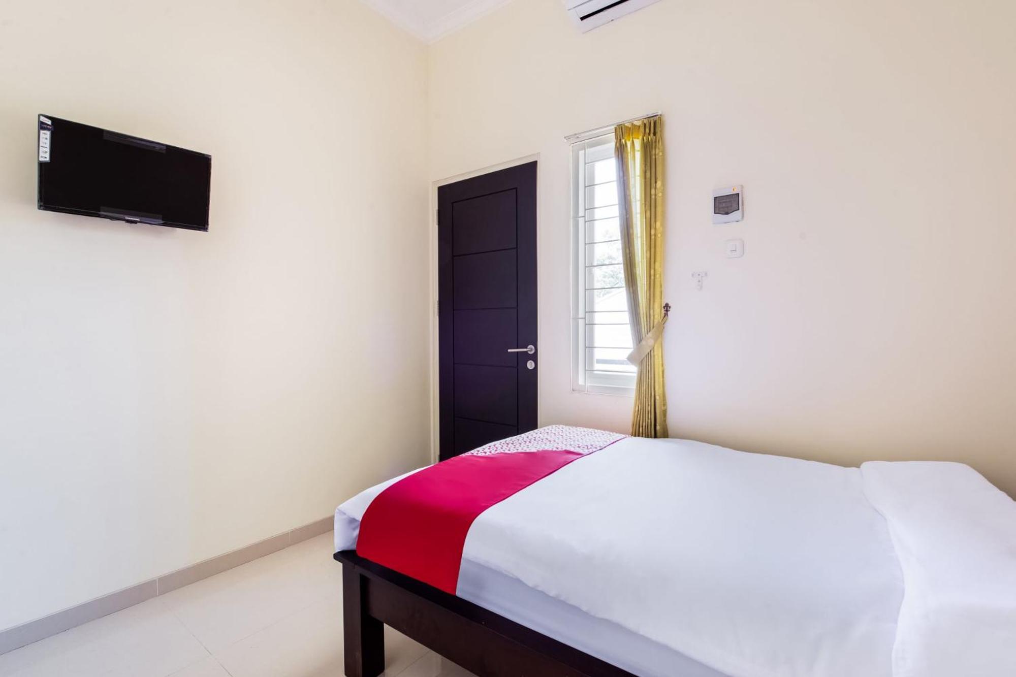 Hotel Oyo Life 3398 Griya Rm 19 Syariah Surabaya Exterior foto