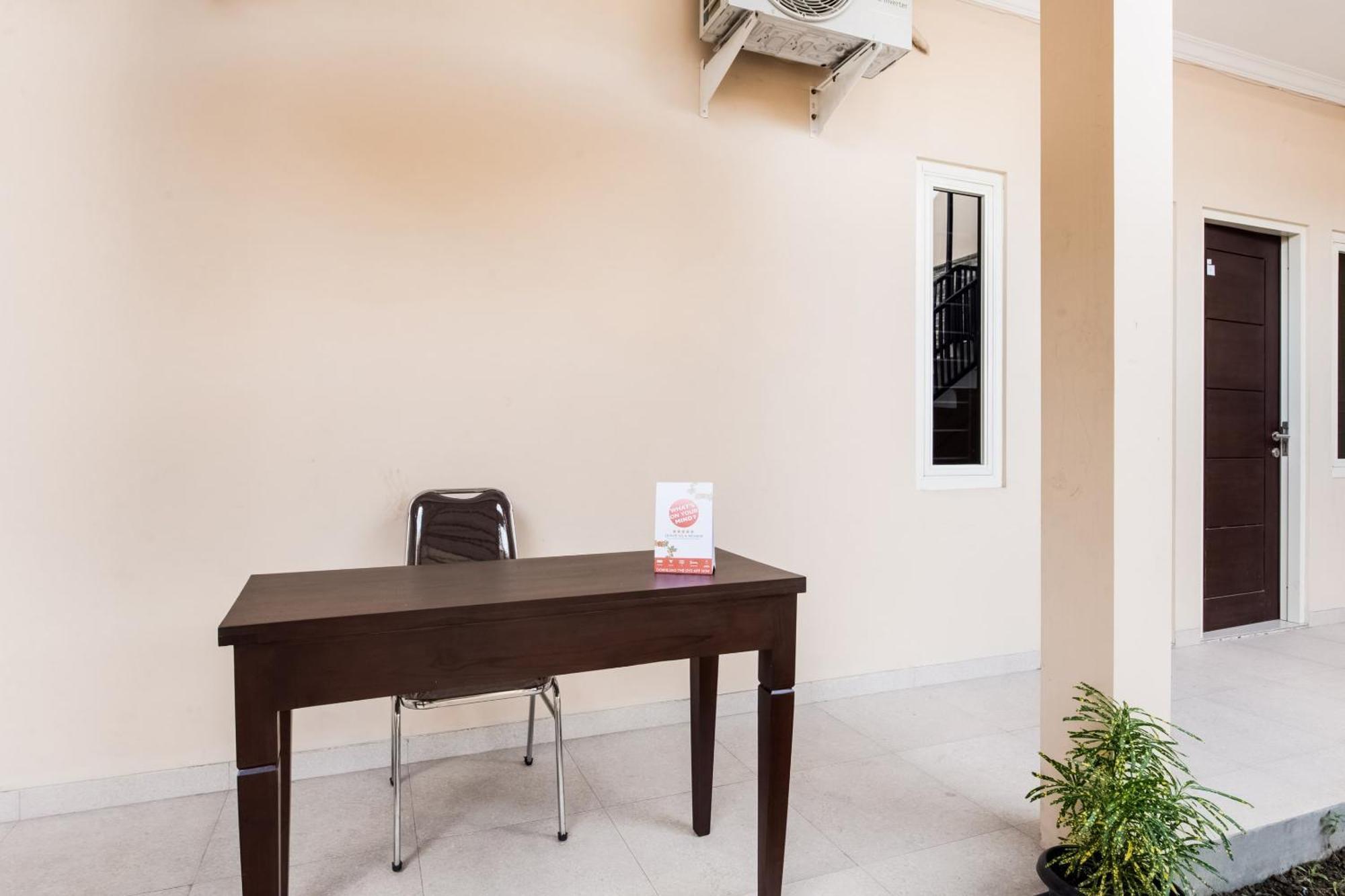 Hotel Oyo Life 3398 Griya Rm 19 Syariah Surabaya Exterior foto